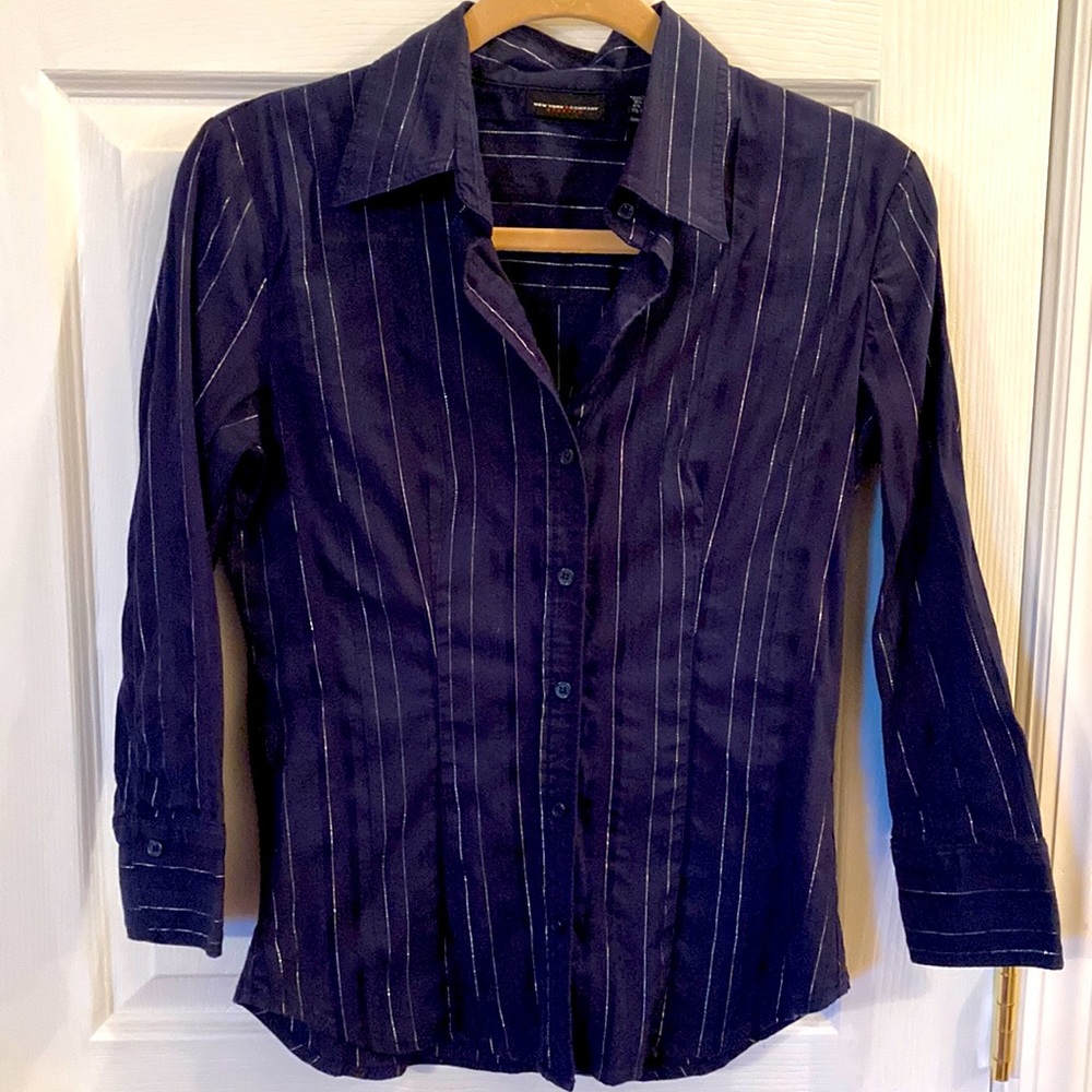 New York & Company stretch 3/4 sleeve button up blouse. Size small